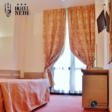 Nedy فندق مارينا دي ماسا