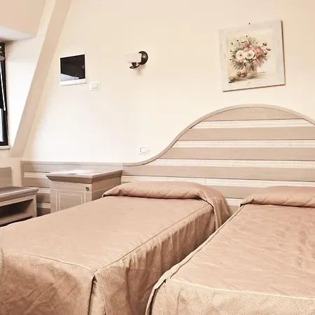 Nedy Hotel 3*