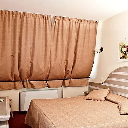Hotel Nedy 3*