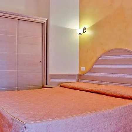 Nedy Hotel 3*