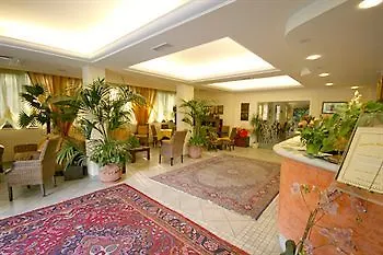 Hotel Nedy 3*
