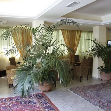 Nedy Hotel 3*
