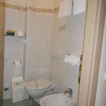 Hotel Nedy 3*